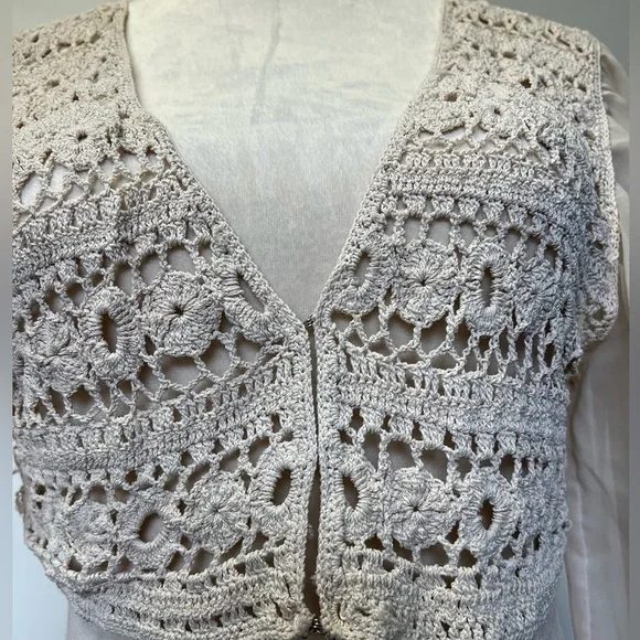 Crochet Sheer Cream Cover Up Women’s Size Medium - Picture 4 of 8